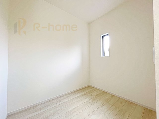 水戸市笠原町2期　新築戸建て　4号棟の収納|広々としたリネン庫付き！タオルや衣類を収納できて洗面スペースを広く使えます♪