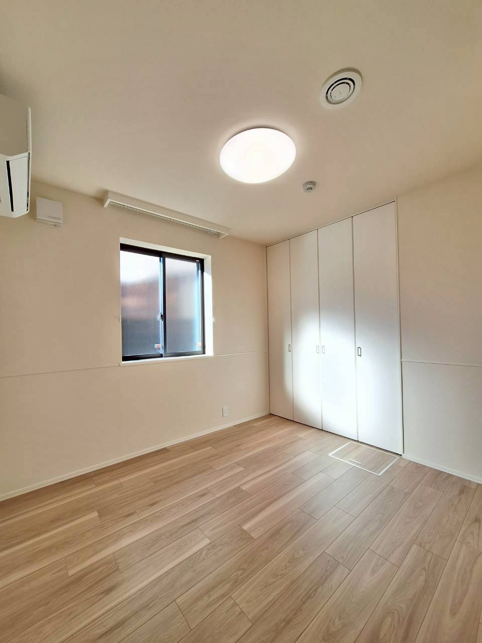 プレミアメゾンの寝室|★5帖の洋室★