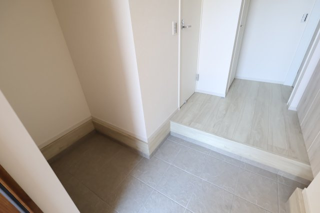 《仲介手数料無料》岩槻区大字掛186-13(全1戸)新築一戸建てケイアイテラスの玄関|撮影日 2025年11月22日 13:00 晴れ