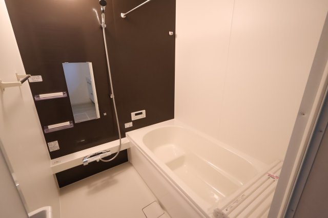 《仲介手数料無料》岩槻区大字掛186-13(全1戸)新築一戸建てケイアイテラスの浴室|撮影日 2025年11月22日 13:00 晴れ