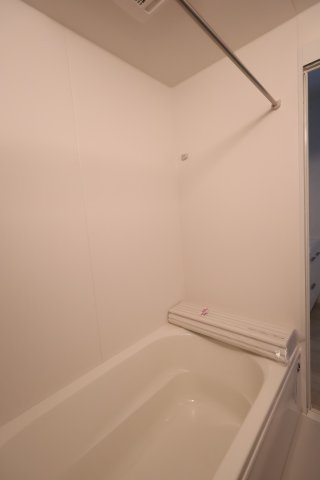 《仲介手数料無料》岩槻区大字掛186-13(全1戸)新築一戸建てケイアイテラスの浴室|撮影日 2025年11月22日 13:00 晴れ