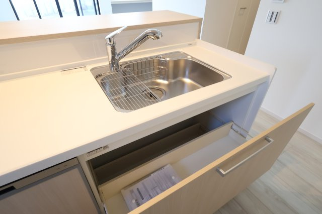 《仲介手数料無料》岩槻区大字掛186-13(全1戸)新築一戸建てケイアイテラスのキッチン|撮影日 2025年11月22日 13:00 晴れ