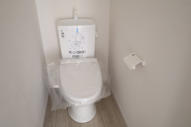 《仲介手数料無料》岩槻区大字掛186-13(全1戸)新築一戸建てケイアイテラスのトイレ|撮影日 2025年11月22日 13:00 晴れ