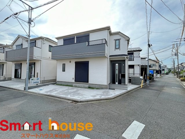 相模原市南区西大沼　新築5棟の前面道路含む現地写真|お住まいの前面道路が広いと駐車が楽になり、陽当たりも遮られないので明るく居心地の良いお家になります♪