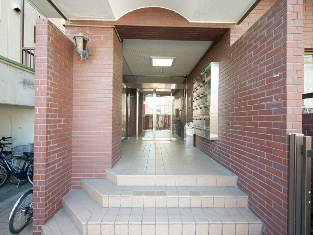トアロード鹿田のエントランス