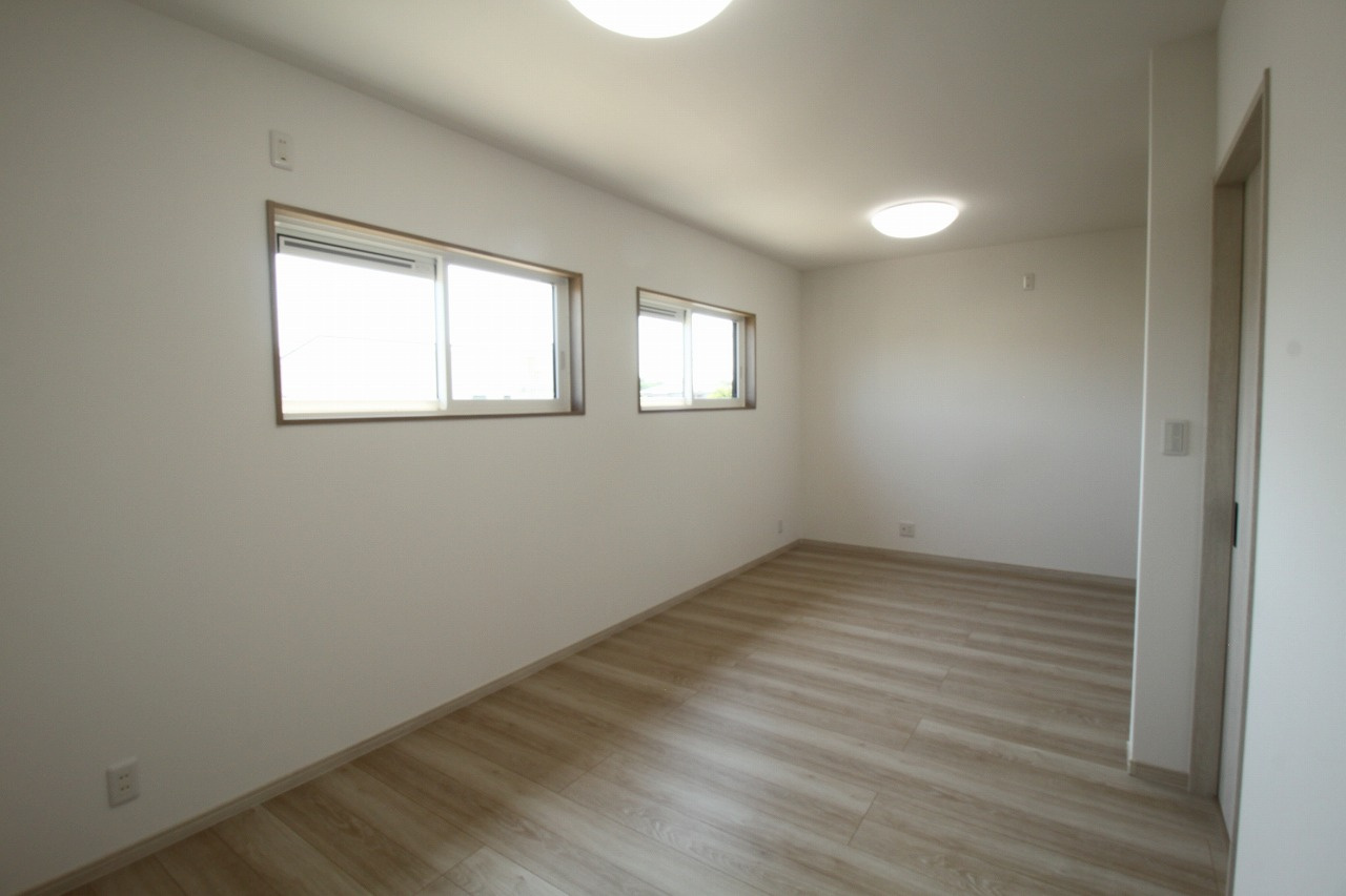 香南市野市町西野　新築戸建　西棟（全2区画）の洋室|2Ｆ　南の部屋　4.5帖+4.5帖