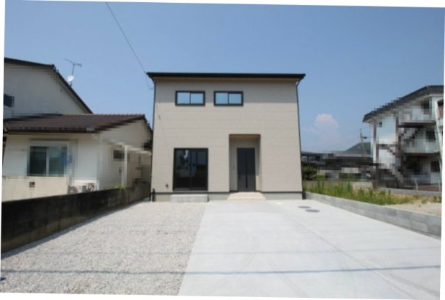 香南市野市町西野　新築戸建　西棟（全2区画）の駐車場|駐車場3台可！　土地面積　139.69㎡（約42.25坪）