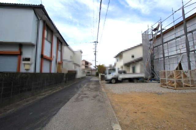 香南市野市町西野　新築戸建　西棟（全2区画）の前面道路含む現地写真|南西側