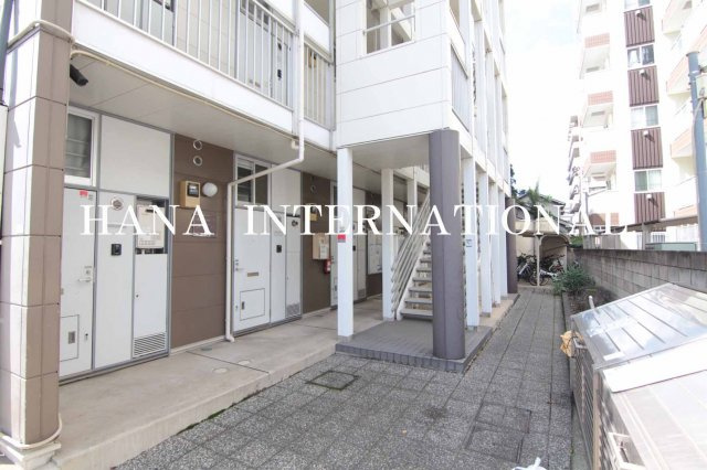 レオパレス船橋湊町のエントランス