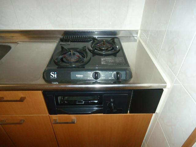 トラッドハウス愛宕のキッチン|2口コンロ