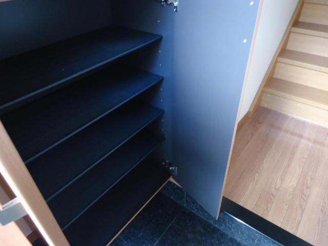 トラッドハウス愛宕の収納|下駄箱