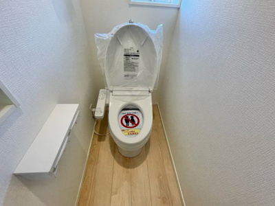 【その他】 | 【新築戸建て】秋田市土崎港北第8 | 1階・2階にトイレを設置。家族の生活リズムに合わせて使えて、プライバシーにも配慮◎
