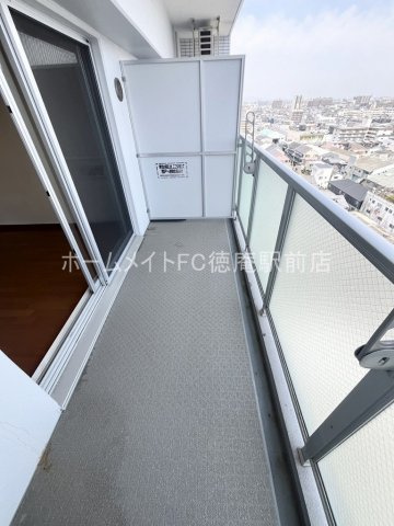 東大阪市高井田西６丁目の賃貸マンションのバルコニー