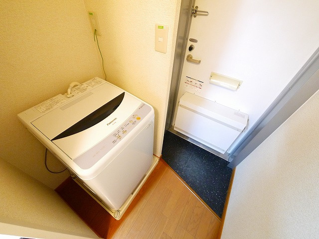 レオパレスリバートップの玄関|シンプルで使いやすい玄関です