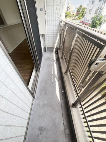 大阪市鶴見区鶴見６丁目のアパートのバルコニー
