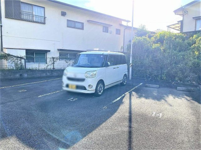 レオパレスリバーサイド下北の駐車場|画像8