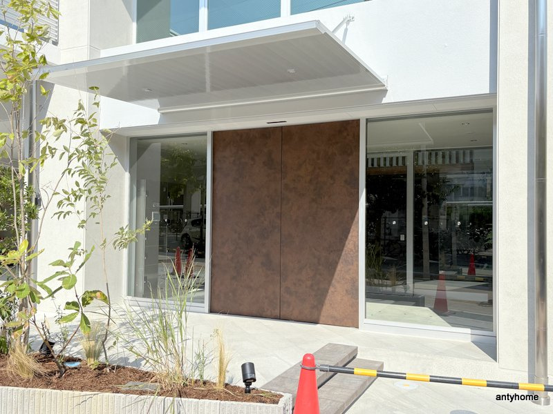 エメルミナ豊中岡町　仲介手数料無料のエントランス