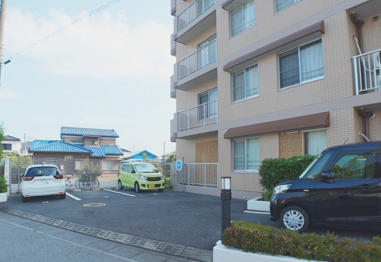 エクセルせんげん台の駐車場