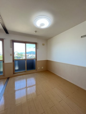 【洋室】 | グランシャリオ新開