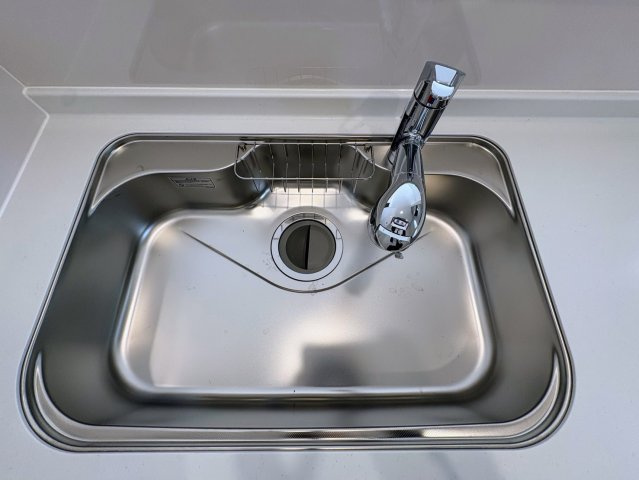 クレイドルガーデン糸満市宇江城 第2・１号棟のキッチン|浄水器付きキッチンの流し台