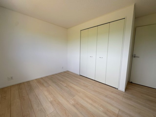 クレイドルガーデン糸満市宇江城 第2・１号棟の洋室|２階洋室6.5帖・クローゼット収納付き