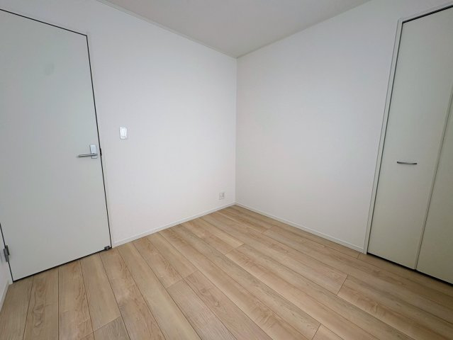 クレイドルガーデン糸満市宇江城 第2・１号棟の洋室|２階洋室4.5帖・クローゼット収納付き