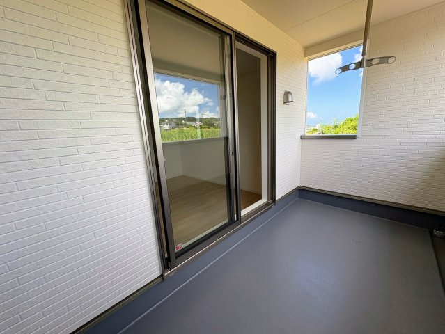 クレイドルガーデン糸満市宇江城 第2・１号棟のバルコニー|急な雨も安心♪様々な用途に使える広々二面バルコニー