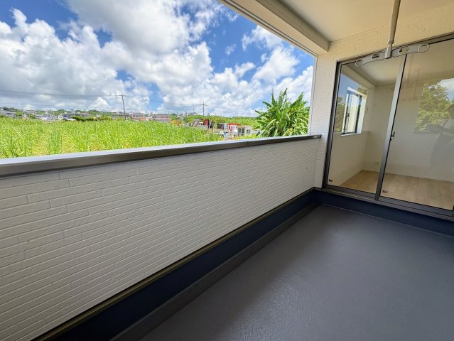 クレイドルガーデン糸満市宇江城 第2・１号棟のバルコニー|急な雨も安心♪様々な用途に使える広々二面バルコニー