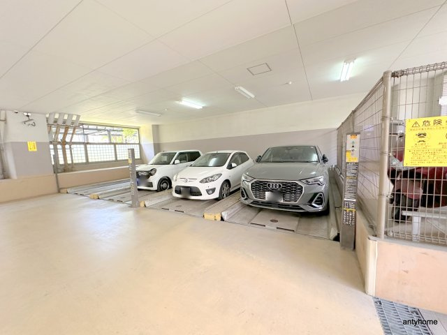 フロンティアタワー難波EAST　仲介手数料無料の駐車場