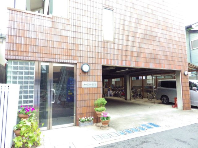 ノーブル・イズミの外観