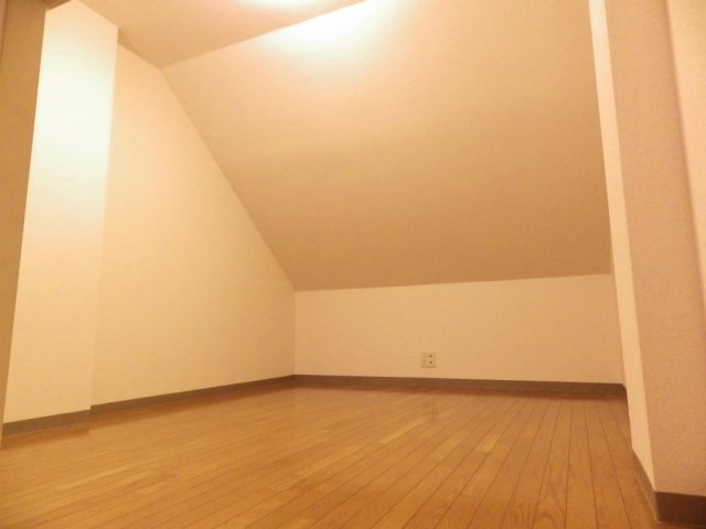 ノーブル・イズミの洋室