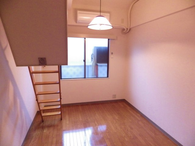 ノーブル・イズミの居間・リビング