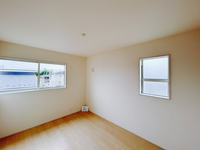 【新築戸建】前橋茂木町第3の洋室|広い寝室ならインテリアも自由自在にお楽しみいただけます♪お外から帰ってきた後は寝室でゆっくり自分の時間をお過ごしください。