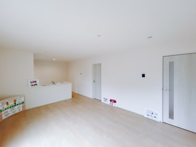 【新築戸建】前橋茂木町第3の居間・リビング|ポカポカ日向ぼっこをしながらお昼寝をするのもいいですね♪明るいリビングに気分も晴れやかに♪