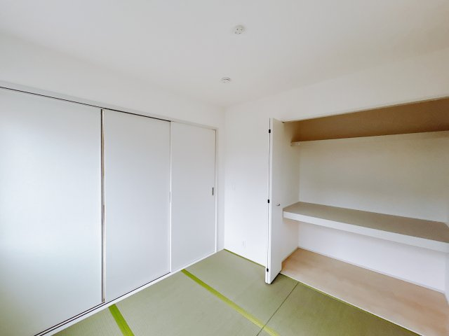 【新築戸建】前橋茂木町第3の和室|和室でしか味わえない畳ならではの香りや素材で和のやすらぎを感じてください♪畳にはリラックス効果があるといわれています。のんびりするならやっぱり和室が一番ですね♪