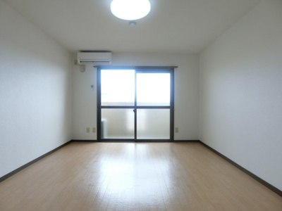 【居間・リビング】 | スカイタウンコーストⅢ | 506の写真