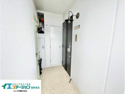 プレミアムコート宜野湾西の玄関