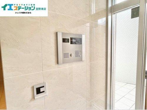 プレミアムコート宜野湾西のエントランス