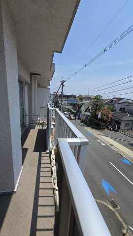 【中古マンション】長岡京シティハイツのバルコニー|開放的で明るい空間を演出してくれるバルコニーです