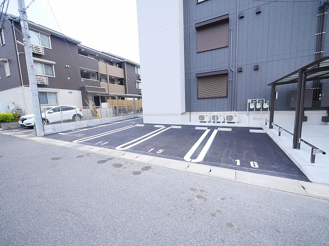 Daiya Soie（ダイヤ ソワ）の駐車場|車をお持ちの方に嬉しい駐車場付きの物件です