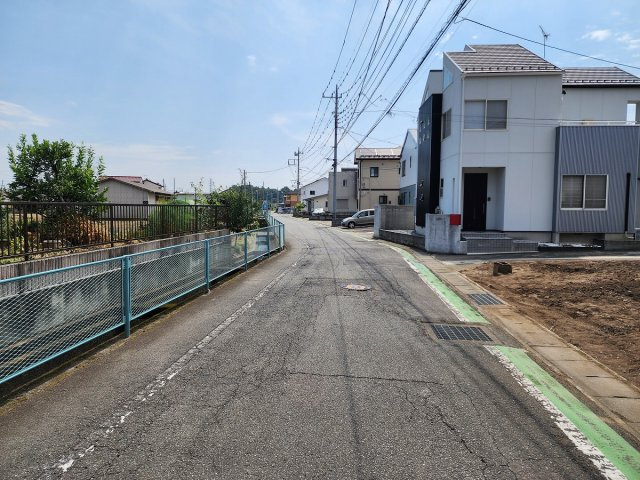 高崎市中居町2丁目売地の前面道路含む現地写真