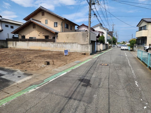 高崎市中居町2丁目売地の前面道路含む現地写真
