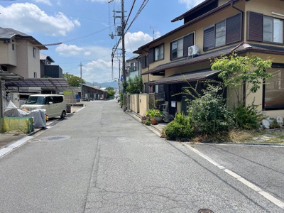 【前面道路含む現地写真】 | 寝屋川市成田東が丘　店舗付住宅