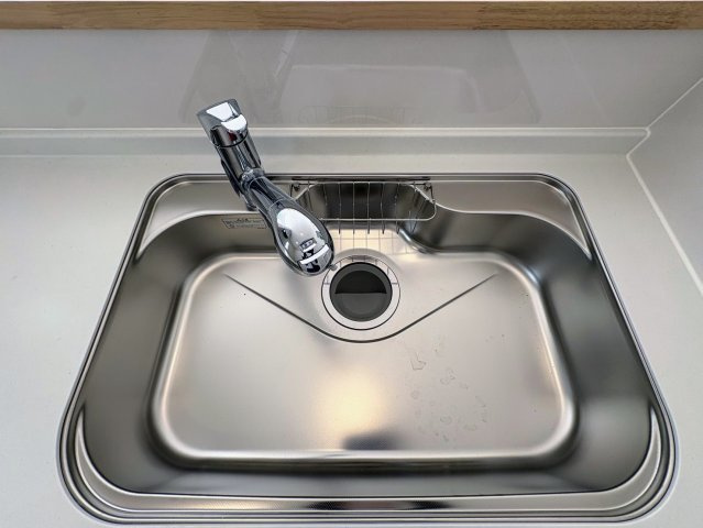 クレイドルガーデン糸満市宇江城 第2・2号棟の浴室|浄水器付きキッチンの流し台