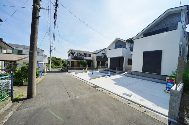 【横浜市保土ケ谷区川島町763-23全3棟新築戸建て】★仲介手数料無料★（川島小学校・西谷中学校）の前面道路含む現地写真