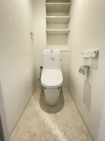 ディアステージ四条葛野大路のトイレ|新調済み！温水洗浄便座です