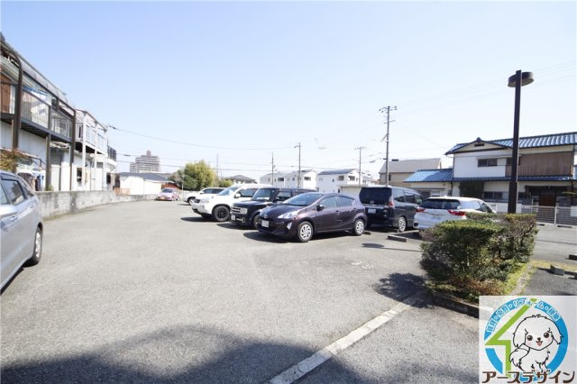 フローリッシュ二見の駐車場