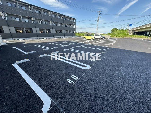 デ・クメール福田町の駐車場