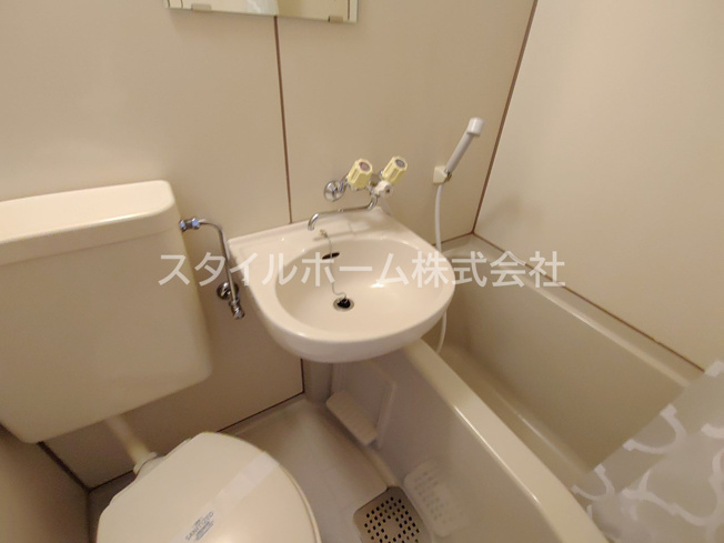 【洗面所】 | ユトリロつつじが丘 | 別部屋写真です。