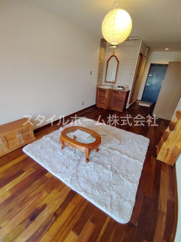 【居間・リビング】 | ユトリロつつじが丘 | 別部屋写真です。